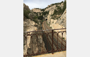 Sentier au dessus des rails vers La Redonne