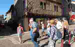 RANDO RESTO : JOURNEE DE RENCONTRES AVEC LES ANCIENS  A PEROUGES - JEUDI 25 SEPTEMBRE